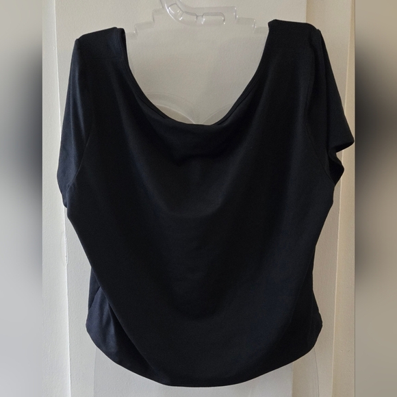 3/$20 Holister "Must Have Collection" Black Women's Crop Top - Picture 3 of 3
